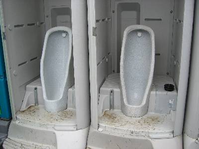珍しい形式の仮設トイレ