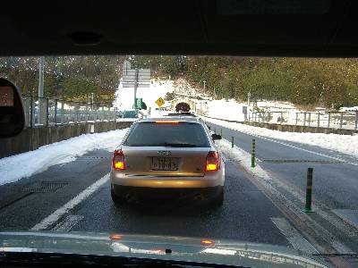 大雪で大渋滞の東海北陸道